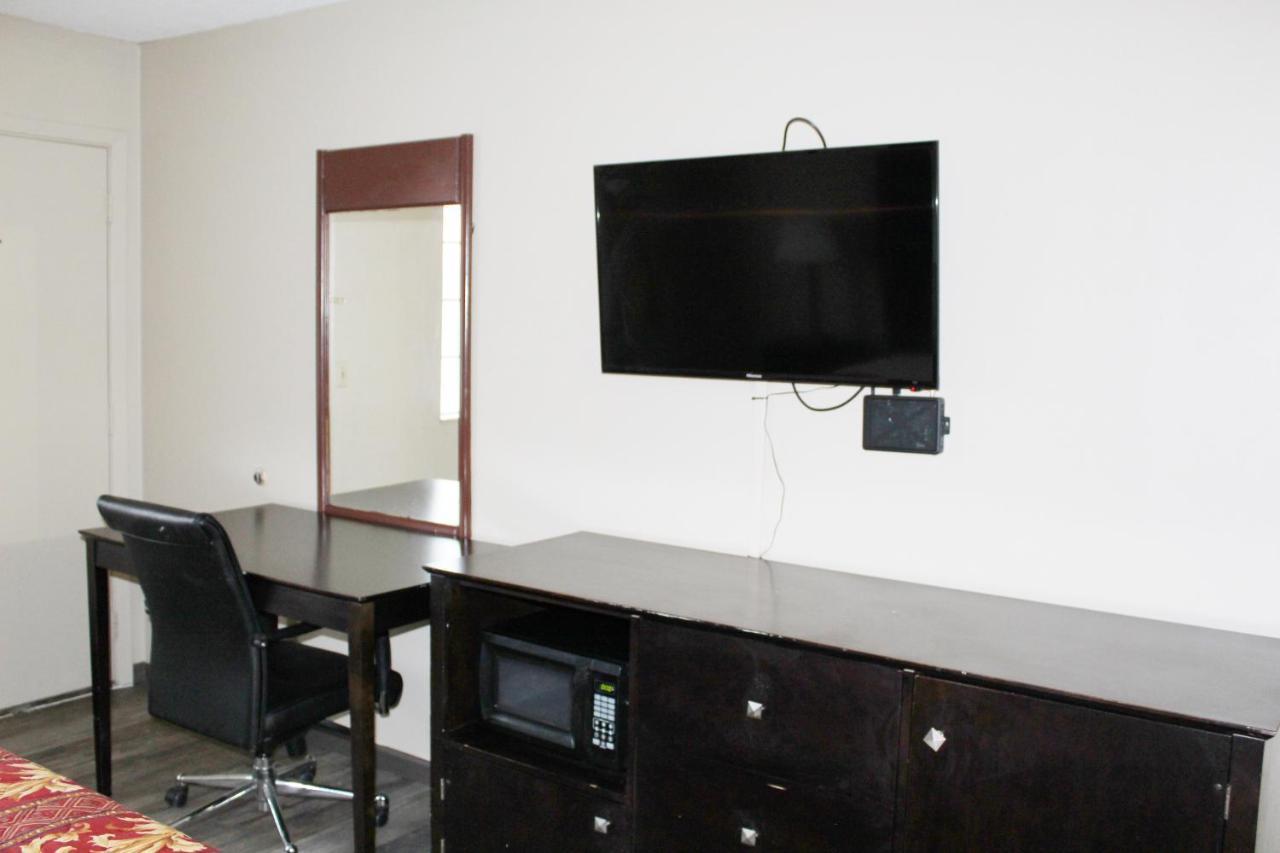 Huntington Inn Bagian luar foto