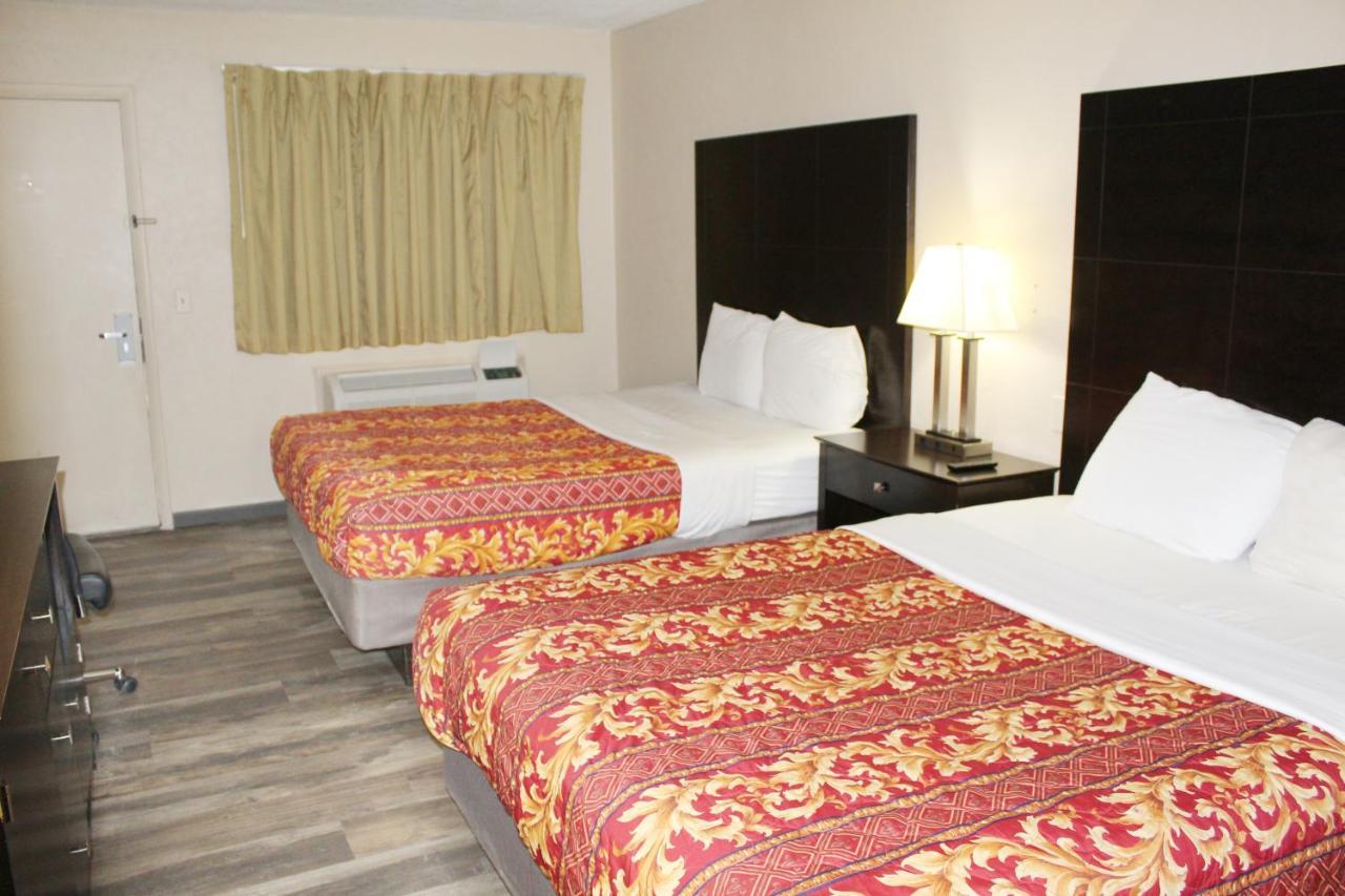 Huntington Inn Bagian luar foto