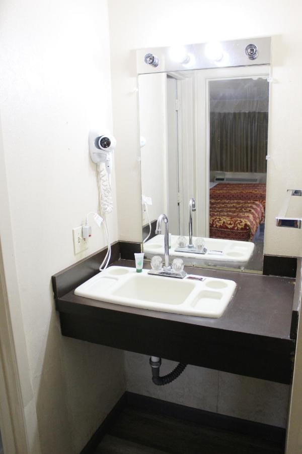 Huntington Inn Bagian luar foto