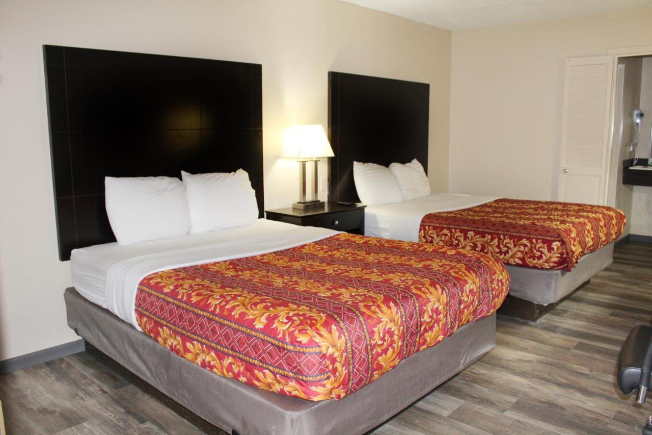 Huntington Inn Bagian luar foto