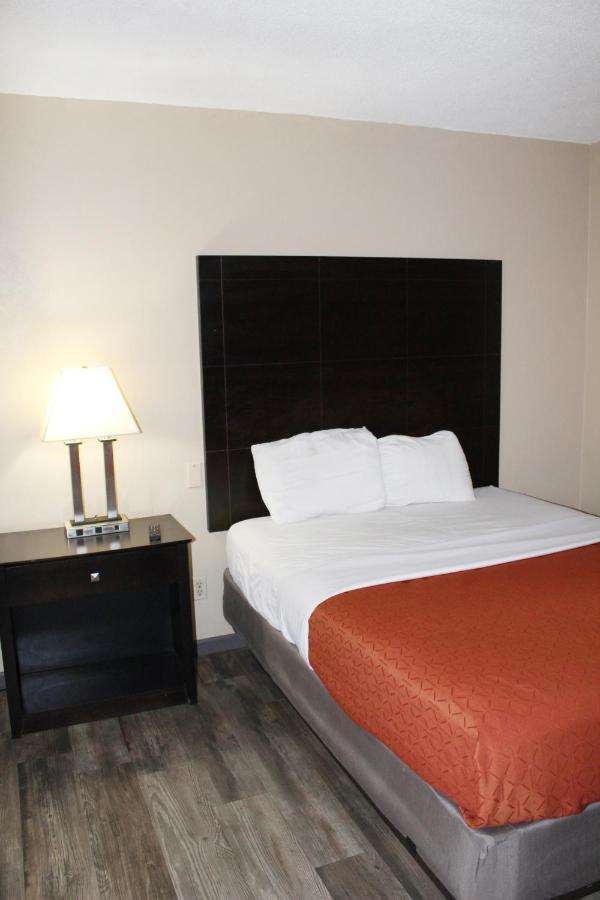 Huntington Inn Bagian luar foto