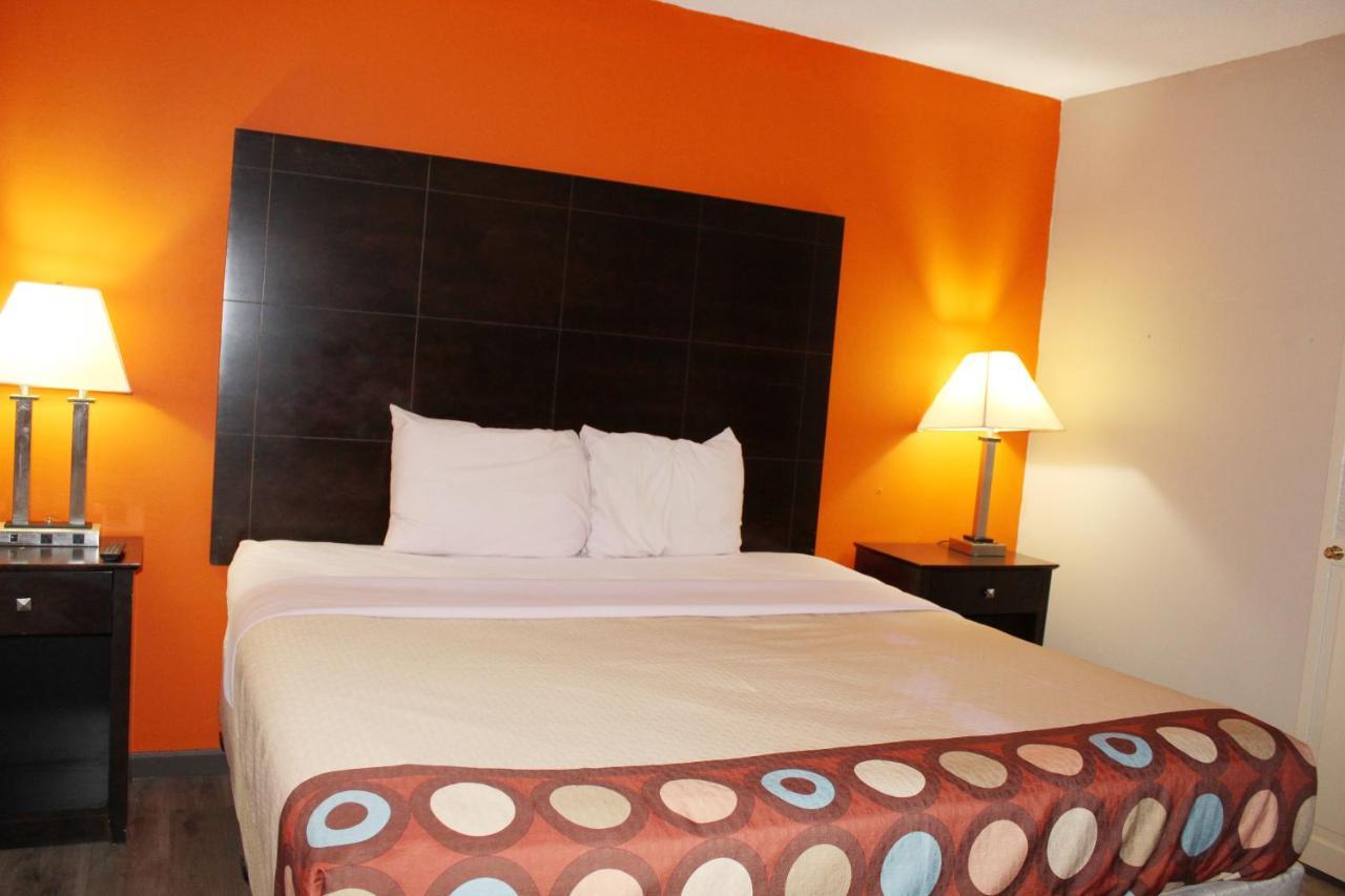 Huntington Inn Bagian luar foto