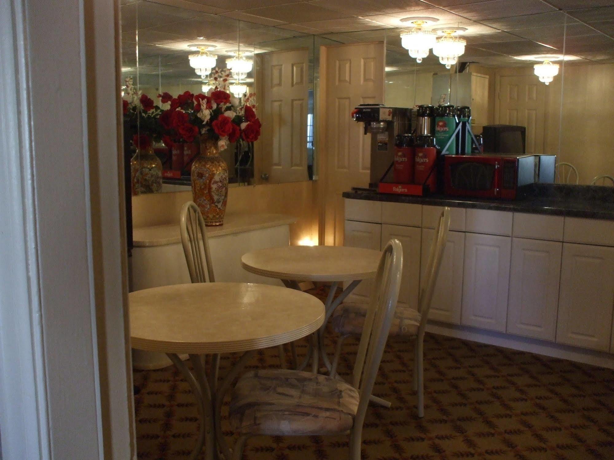 Huntington Inn Bagian luar foto